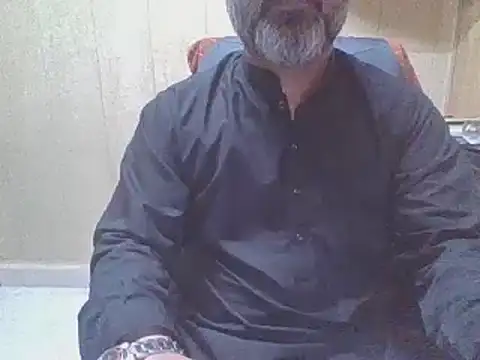 Snapshot of hairymaster95 chatting on April 17, 2026, 4:15 am hairymaster95 online show from April 17, 2026, 4:15 am