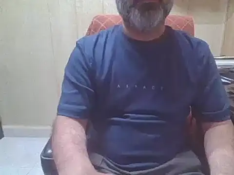 Snapshot of hairymaster95 chatting on April 5, 2026, 7:37 am hairymaster95 online show from April 5, 2026, 7:37 am