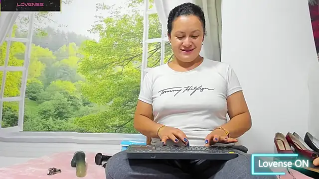 Snapshot of nikool32 chatting on February 17, 2026, 9:28 am nikool32 online show from February 17, 2026, 9:28 am