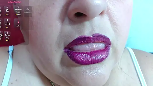 Kerly Doll online show from April 28, 2026, 5:28 pm