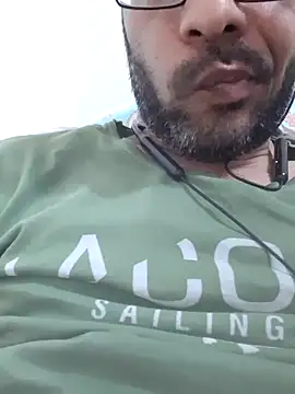 Snapshot of akramali40yo chatting on December 3, 2025, 5:01 pm akramali40yo online show from December 3, 2025, 5:01 pm