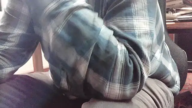 Snapshot of HaraldGermany chatting on November 24, 2025, 8:31 pm HaraldGermany online show from November 24, 2025, 8:31 pm