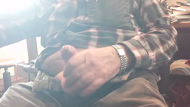 Snapshot of HaraldGermany chatting on April 3, 2026, 3:18 pm HaraldGermany online show from April 3, 2026, 3:18 pm