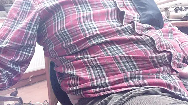 Snapshot of HaraldGermany chatting on October 19, 2025, 9:39 pm HaraldGermany online show from October 19, 2025, 9:39 pm