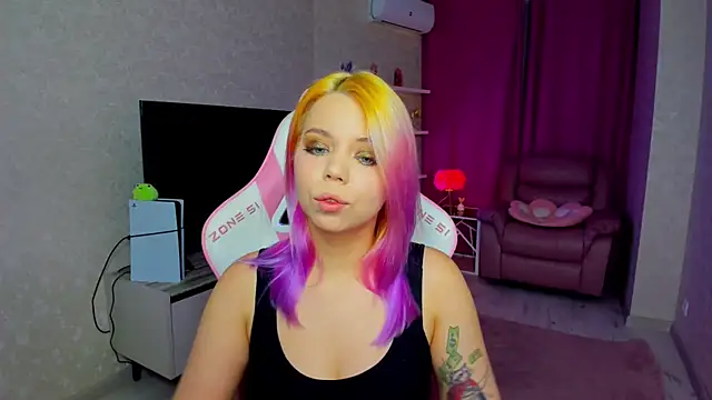 Snapshot of EnergyBunny_1 chatting on June 17, 2026, 5:23 pm EnergyBunny 1 online show from June 17, 2026, 5:23 pm
