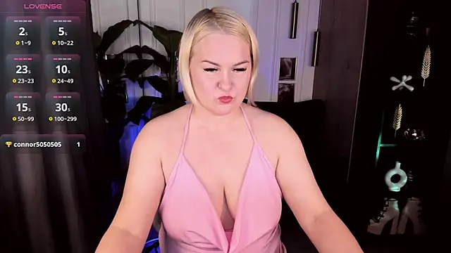 Snapshot of YolandaKiss chatting on July 13, 2026, 10:31 pm YolandaKiss online show from July 13, 2026, 10:31 pm