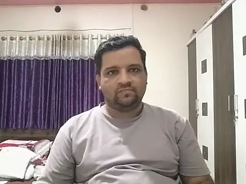 Snapshot of dhruv_love chatting on July 4, 2026, 11:49 am dhruv love online show from July 4, 2026, 11:49 am