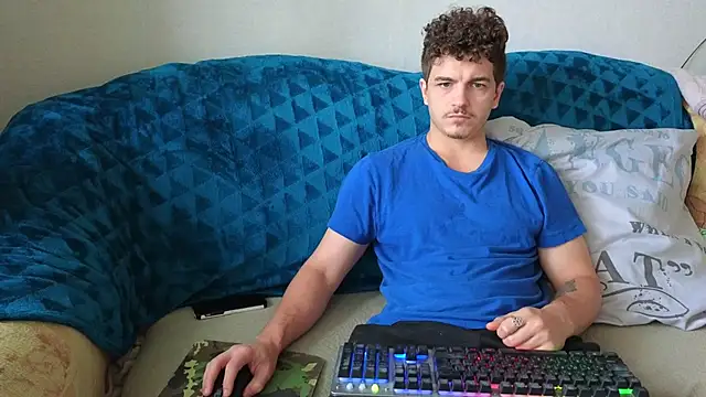 Snapshot of Remy_Miles chatting on September 29, 2025, 6:20 am Remy Miles online show from September 29, 2025, 6:20 am