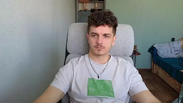 Snapshot of Remy_Miles chatting on February 21, 2026, 7:21 am Remy Miles online show from February 21, 2026, 7:21 am