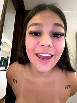 Snapshot of Alyshanon18 chatting on November 22, 2025, 7:57 pm Alyshanon18 online show from November 22, 2025, 7:57 pm