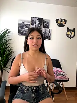 Snapshot of Alyshanon18 chatting on October 26, 2025, 1:55 pm Alyshanon18 online show from October 26, 2025, 1:55 pm