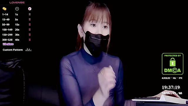 Snapshot of melia_Z chatting on December 14, 2025, 11:38 am melia Z online show from December 14, 2025, 11:38 am