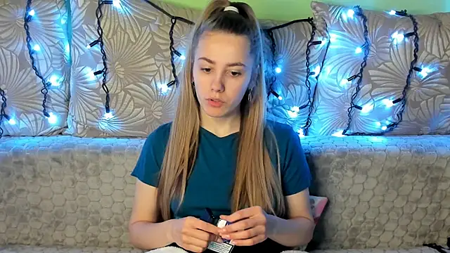 Snapshot of MaggieCake chatting on January 27, 2025, 2:10 am MaggieCake online show from January 27, 2025, 2:10 am