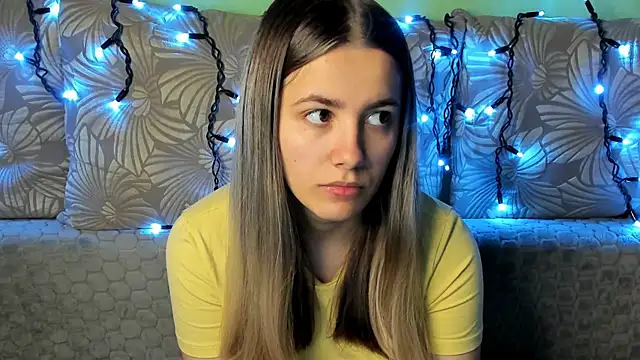 Snapshot of MaggieCake chatting on November 1, 2025, 4:41 am MaggieCake online show from November 1, 2025, 4:41 am