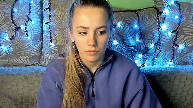 Snapshot of MaggieCake chatting on January 12, 2025, 5:56 am MaggieCake online show from January 12, 2025, 5:56 am