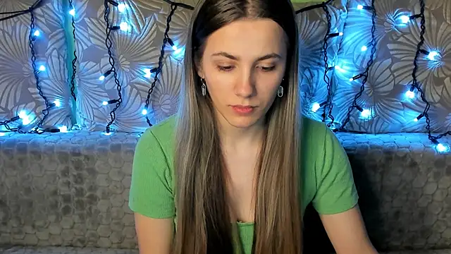 Snapshot of MaggieCake chatting on February 9, 2025, 1:22 am MaggieCake online show from February 9, 2025, 1:22 am