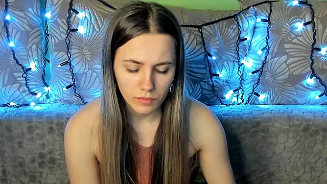 Snapshot of MaggieCake chatting on February 13, 2025, 5:26 am MaggieCake online show from February 13, 2025, 5:26 am