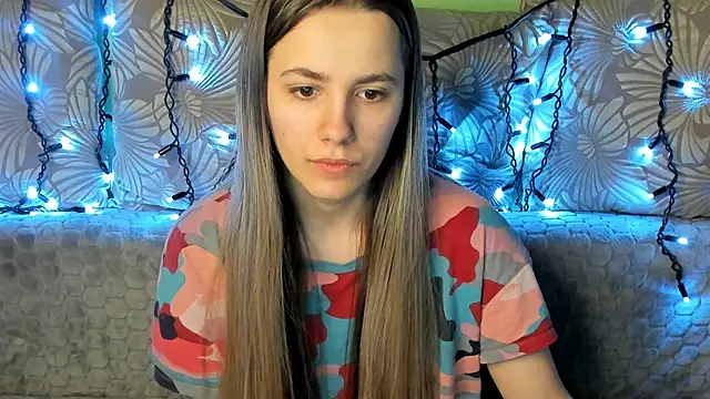 Snapshot of MaggieCake chatting on February 19, 2025, 5:05 am MaggieCake online show from February 19, 2025, 5:05 am