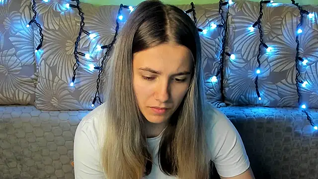 Snapshot of MaggieCake chatting on October 15, 2025, 11:57 pm MaggieCake online show from October 15, 2025, 11:57 pm