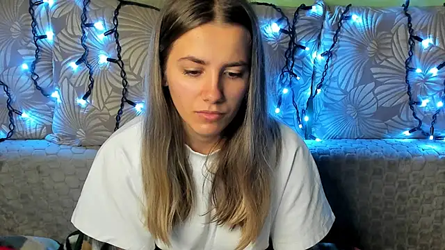 Snapshot of MaggieCake chatting on November 12, 2025, 3:54 am MaggieCake online show from November 12, 2025, 3:54 am