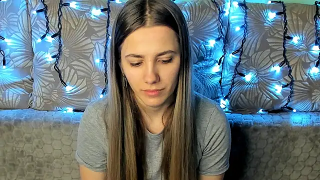 Snapshot of MaggieCake chatting on March 2, 2025, 5:44 am MaggieCake online show from March 2, 2025, 5:44 am