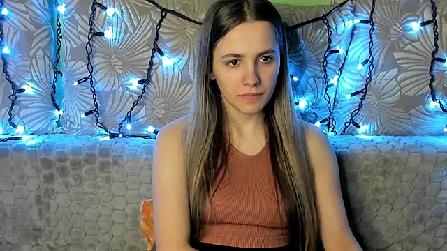 Snapshot of MaggieCake chatting on February 15, 2025, 1:42 am MaggieCake online show from February 15, 2025, 1:42 am