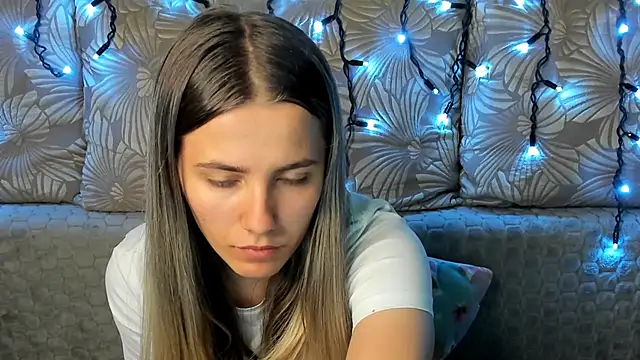 Snapshot of MaggieCake chatting on October 22, 2025, 2:44 am MaggieCake online show from October 22, 2025, 2:44 am