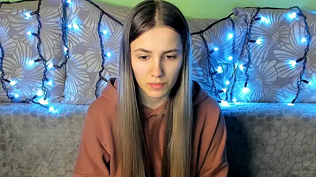 Snapshot of MaggieCake chatting on December 28, 2024, 1:29 am MaggieCake online show from December 28, 2024, 1:29 am