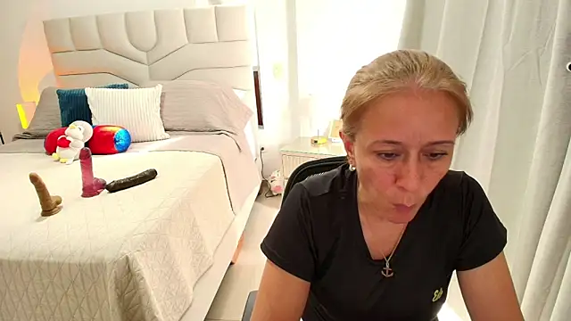 Snapshot of Naty_Stone chatting on April 23, 2026, 7:48 pm Naty Stone online show from April 23, 2026, 7:48 pm