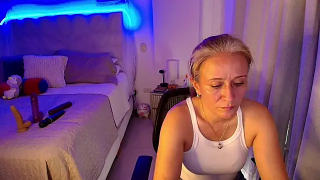 Snapshot of Naty_Stone chatting on May 19, 2026, 10:06 pm Naty Stone online show from May 19, 2026, 10:06 pm