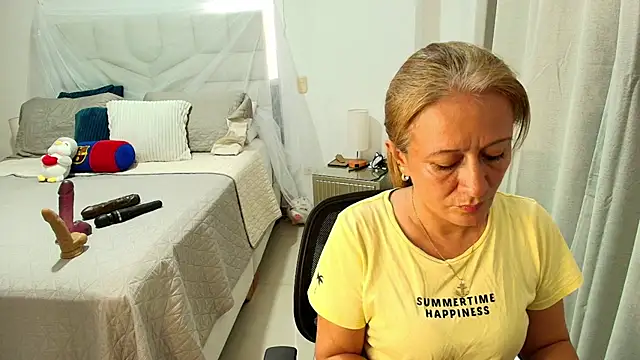 Snapshot of Naty_Stone chatting on May 13, 2026, 9:44 pm Naty Stone online show from May 13, 2026, 9:44 pm