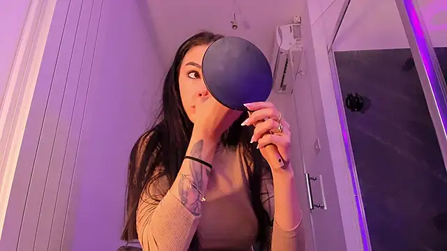 Snapshot of realhotfallingdevil chatting on March 16, 2026, 5:44 am realhotfallingdevil online show from March 16, 2026, 5:44 am