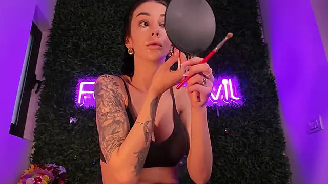 Snapshot of realhotfallingdevil chatting on March 19, 2026, 5:51 am realhotfallingdevil online show from March 19, 2026, 5:51 am