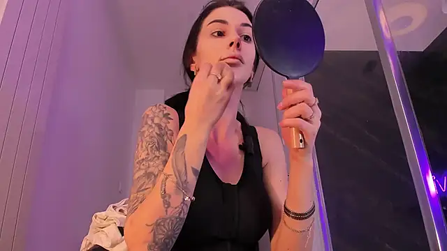 Snapshot of realhotfallingdevil chatting on March 4, 2026, 5:26 am realhotfallingdevil online show from March 4, 2026, 5:26 am