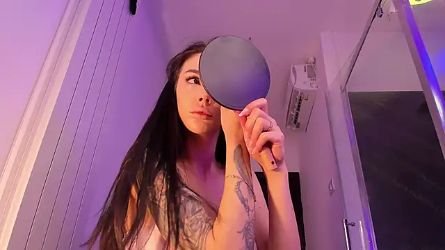 Snapshot of realhotfallingdevil chatting on March 10, 2026, 4:49 am realhotfallingdevil online show from March 10, 2026, 4:49 am