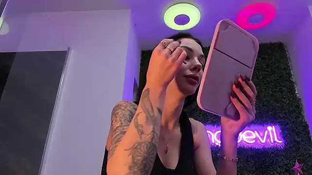 Snapshot of realhotfallingdevil chatting on December 2, 2025, 4:36 am realhotfallingdevil online show from December 2, 2025, 4:36 am