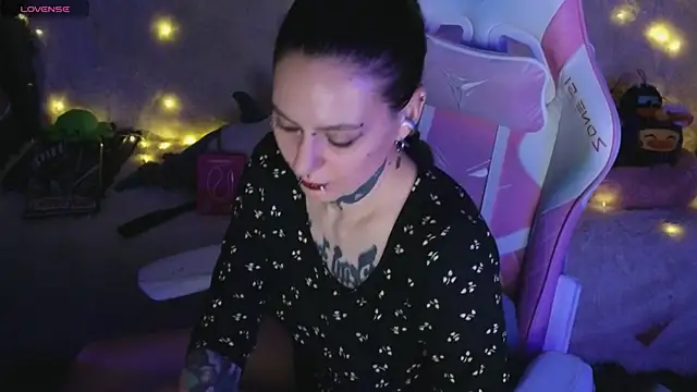 Ginger Stay online show from April 27, 2026, 9:46 pm