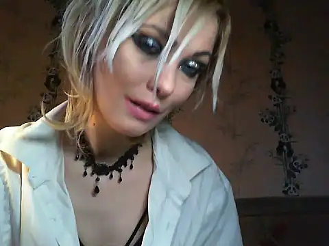 Snapshot of WildMissNiks chatting on April 8, 2026, 6:48 am WildMissNiks online show from April 8, 2026, 6:48 am