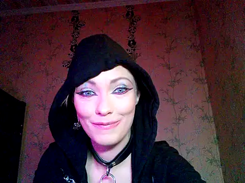 WildMissNiks online show from November 21, 2025, 9:30 am