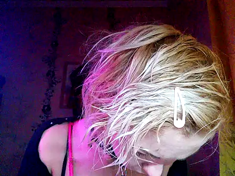 WildMissNiks online show from December 16, 2025, 10:19 am