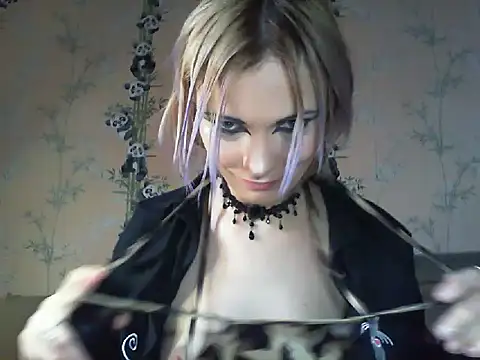 Snapshot of WildMissNiks chatting on April 17, 2026, 7:55 am WildMissNiks online show from April 17, 2026, 7:55 am