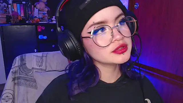 Snapshot of Raventh_ chatting on October 14, 2025, 2:50 pm Raventh online show from October 14, 2025, 2:50 pm