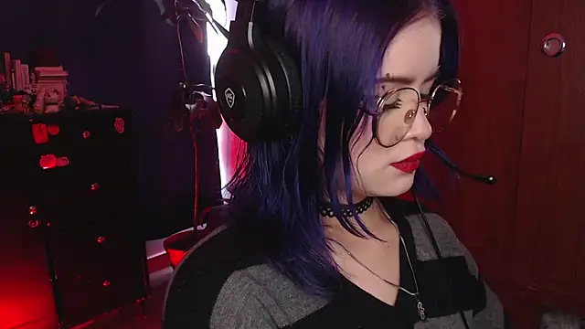 Snapshot of Raventh_ chatting on November 18, 2025, 12:30 pm Raventh online show from November 18, 2025, 12:30 pm