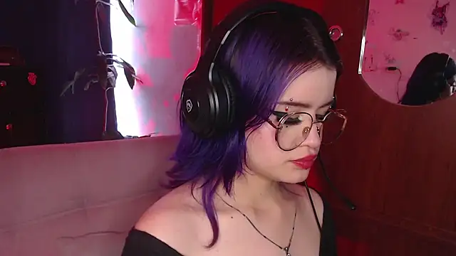 Snapshot of Raventh_ chatting on October 13, 2025, 3:24 pm Raventh online show from October 13, 2025, 3:24 pm