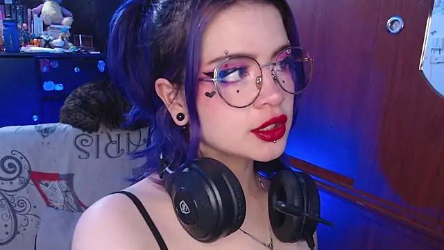 Snapshot of Raventh_ chatting on October 29, 2025, 12:04 pm Raventh online show from October 29, 2025, 12:04 pm