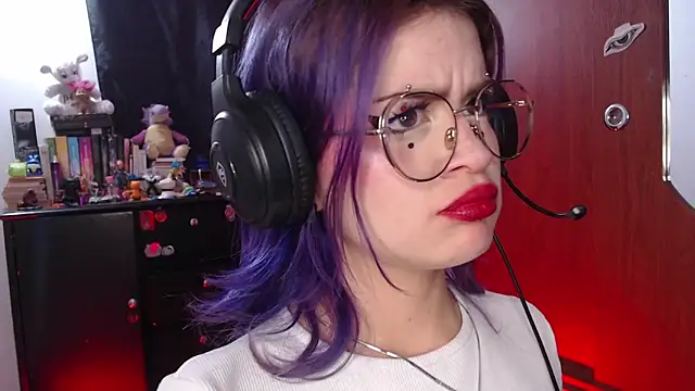 Snapshot of Raventh_ chatting on November 2, 2025, 12:10 pm Raventh online show from November 2, 2025, 12:10 pm