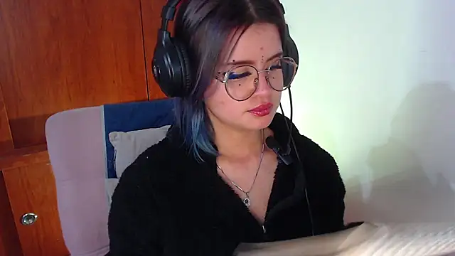 Snapshot of Raventh_ chatting on March 18, 2026, 2:19 pm Raventh online show from March 18, 2026, 2:19 pm