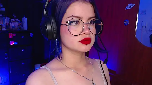 Snapshot of Raventh_ chatting on November 22, 2025, 1:21 pm Raventh online show from November 22, 2025, 1:21 pm