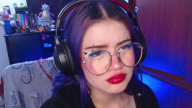 Snapshot of Raventh_ chatting on October 21, 2025, 1:54 pm Raventh online show from October 21, 2025, 1:54 pm