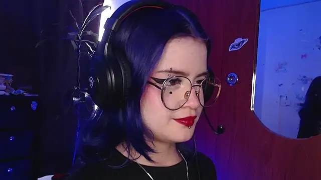 Snapshot of Raventh_ chatting on November 11, 2025, 1:50 pm Raventh online show from November 11, 2025, 1:50 pm